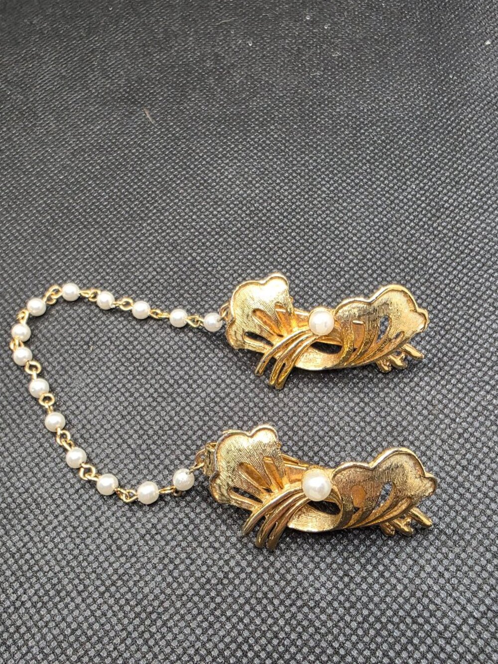 Vintage 1950s Coro Faux Pearl & Gold Tone Leaf Sweater Guard Clip (Pat 2853761)